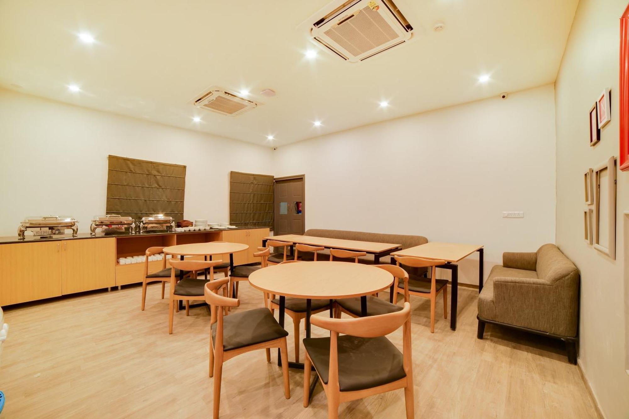 Super Townhouse Hosur Main Road Bommanahalli Near Gopalan Innovation Mall Bangalore Exterior foto