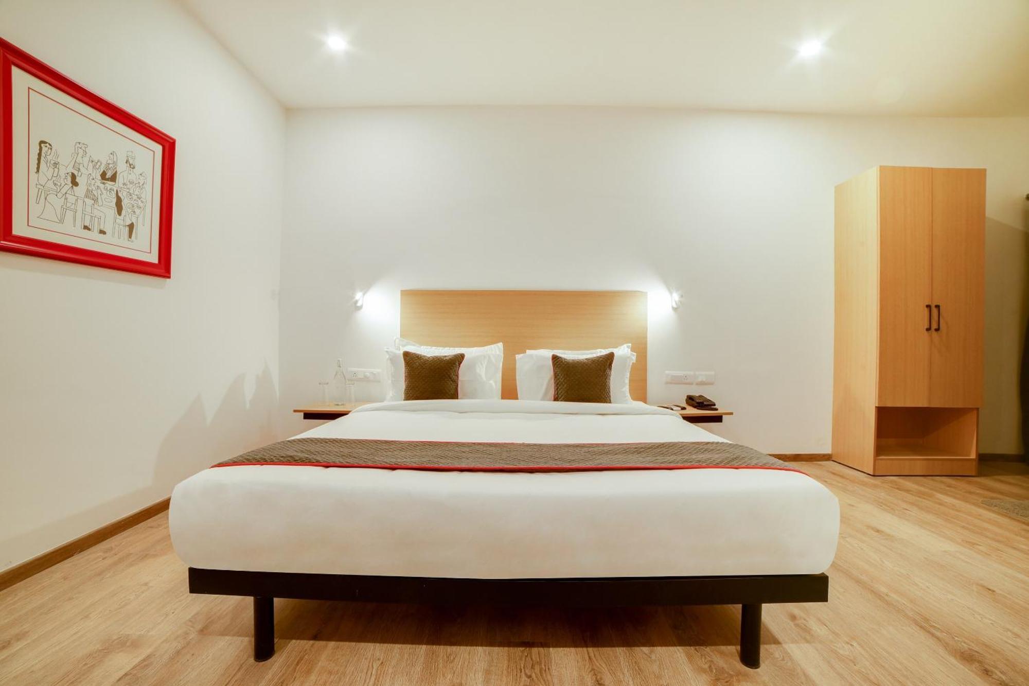 Super Townhouse Hosur Main Road Bommanahalli Near Gopalan Innovation Mall Bangalore Exterior foto