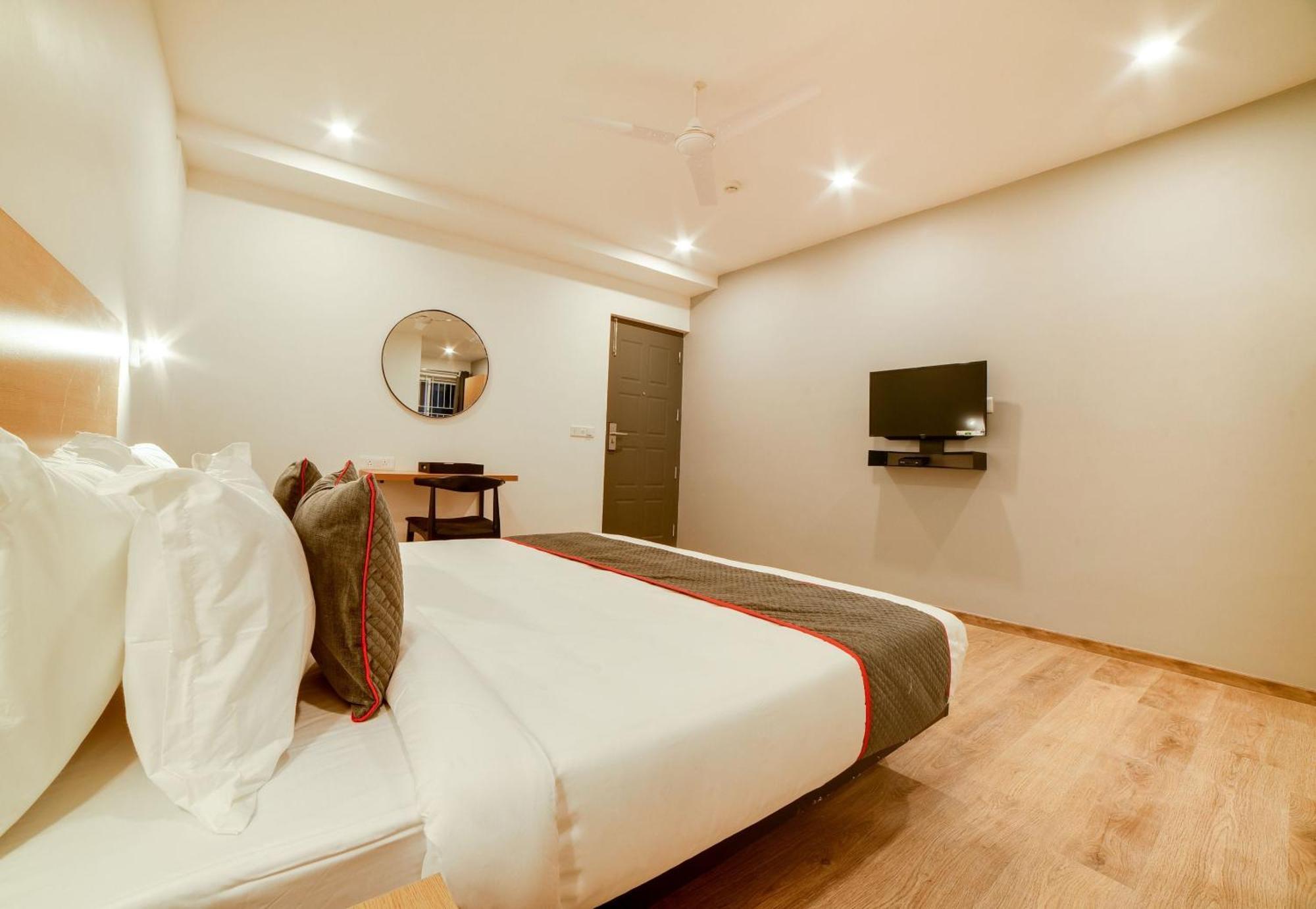 Super Townhouse Hosur Main Road Bommanahalli Near Gopalan Innovation Mall Bangalore Exterior foto
