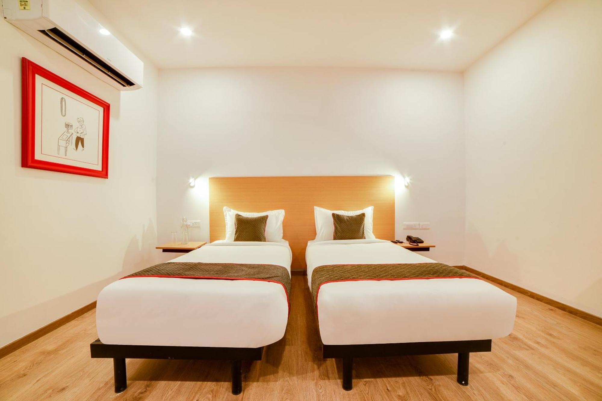 Super Townhouse Hosur Main Road Bommanahalli Near Gopalan Innovation Mall Bangalore Exterior foto